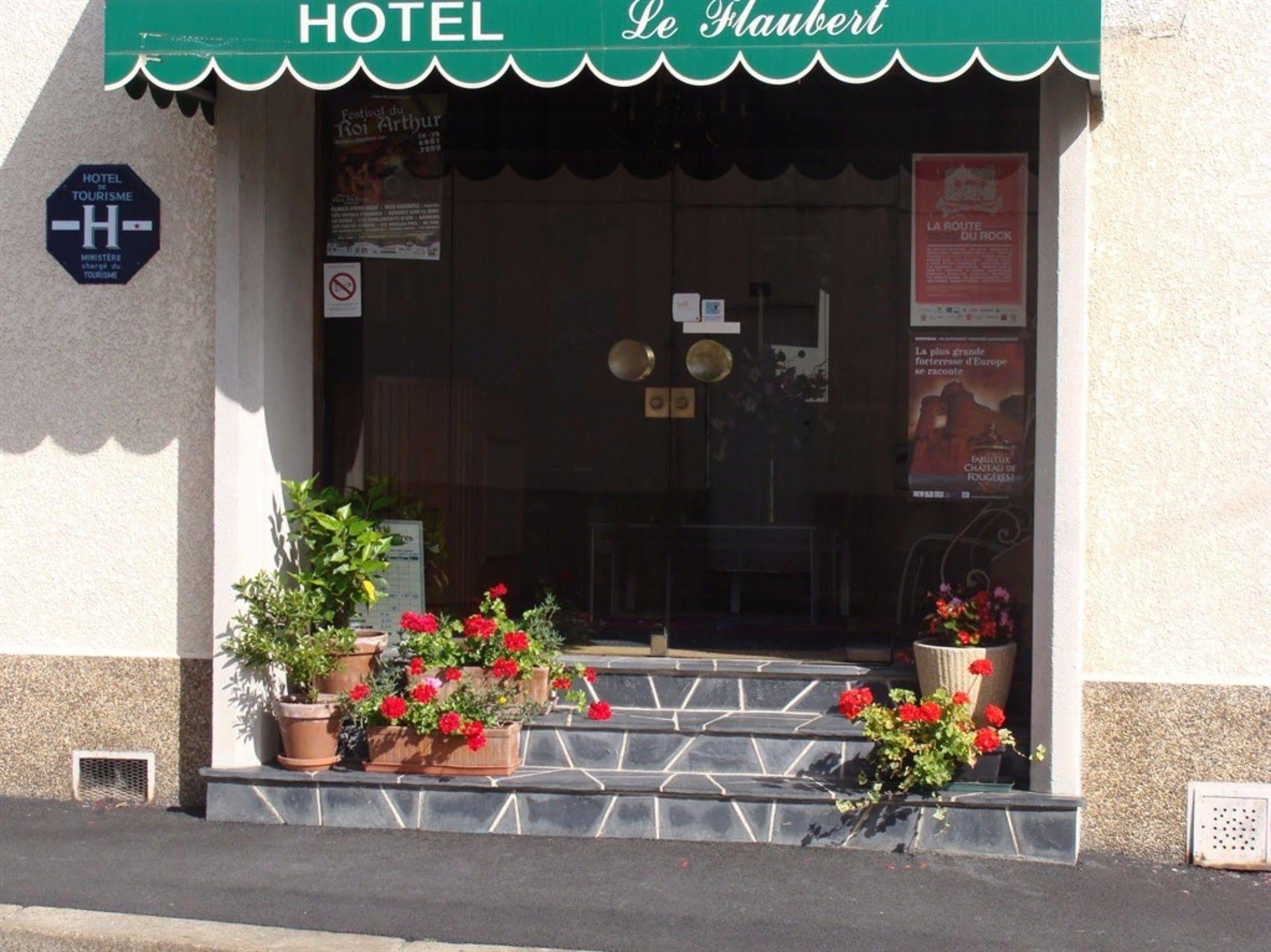 Hotel Le Flaubert Fougeres Exterior photo